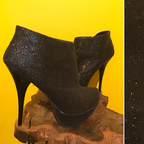 *NEW* Diamond Accented Ankle Booties - Picture 5 of 8